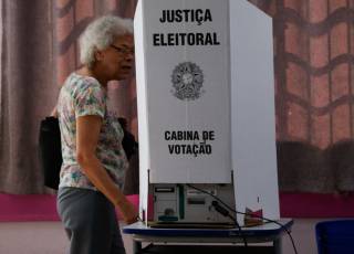 Eleições são encerradas em todo o país; começa apuração dos votos