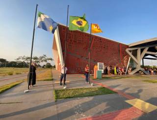 Bataguassu Adere à Campanha Estadual pelo Fim do Feminicídio com Hasteamento de Bandeira