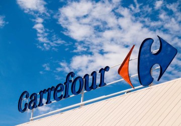 Justiça manda Carrefour indenizar mulher sequestrada em estacionamento de unidade da rede