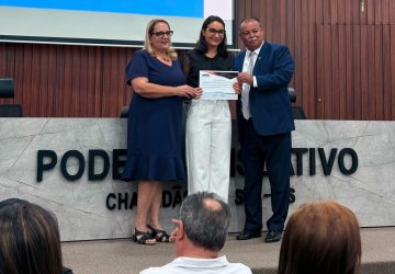 Delegada da Polícia Civil recebe homenagem da Câmara Municipal de Chapadão do Sul