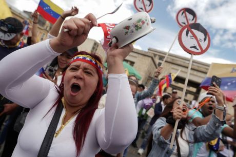 Maduro e opositores celebram manifestações de rua na Venezuela