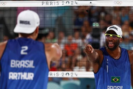 Evandro e Arthur Lanci avançam para quartas do vôlei de praia