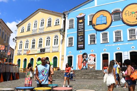 "Jorge Amado mudou a vida de muita gente por seus livros", diz neto