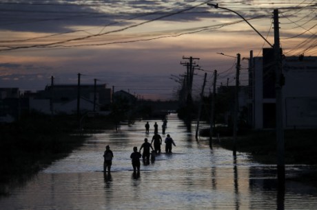 Chuvas causam estragos no Rio Grande do Sul, e Pelotas suspende aulas