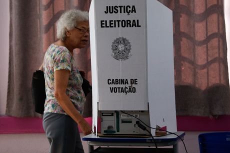 Eleições são encerradas em todo o país; começa apuração dos votos