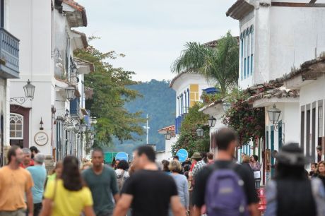 Festa Literária Internacional movimenta Paraty a partir desta quarta