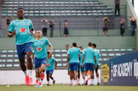 Brasília se ilumina de verde e amarelo 2 dias antes de jogo da seleção