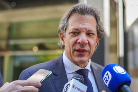 Arrecadação recorde vem de recomposição da base fiscal, diz Haddad