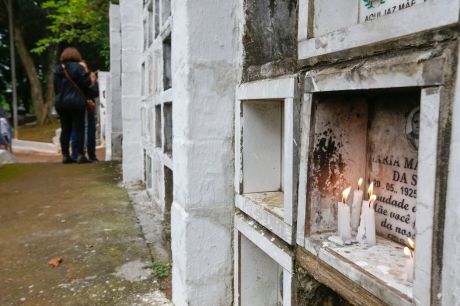 Preço de enterros triplica após concessão de cemitérios em SP