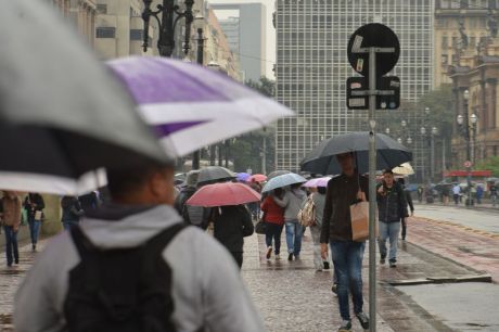 Domingo de Enem tem previsão de chuva em várias partes do país 