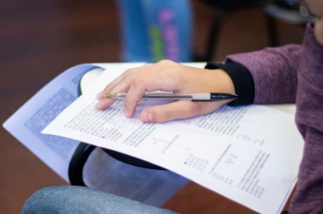 Estudantes aprovam tema da redação do Enem, mas acham prova cansativa