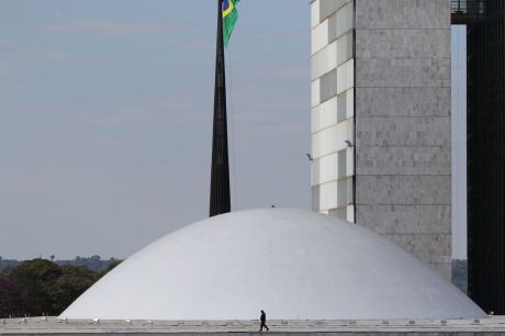 Senado adia votação de projeto que protege criança em ambiente digital