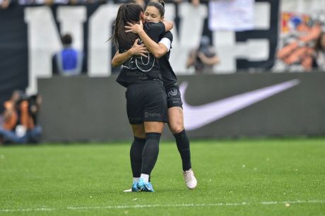 Corinthians abre vantagem na final do Paulistão Feminino