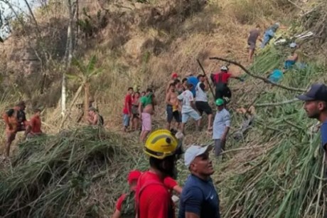 Acidente com ônibus escolar faz 17 mortos e 28 feridos em Alagoas