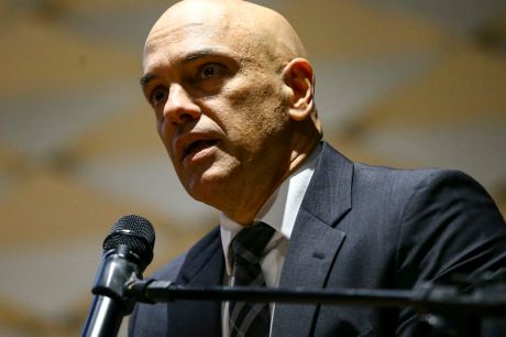 Acusados de hostilizar Moraes entram com pedido de retratação