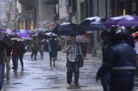 Chuvas intensas colocam em alerta diversos estados neste domingo (1º); veja quais