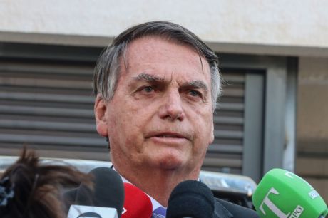 Moraes autoriza Bolsonaro a ir ao velório da mãe do presidente do PL