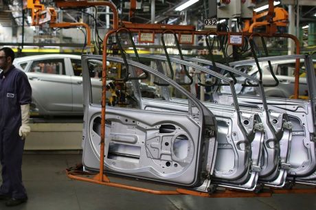 Produção industrial tem queda de 0,2% em outubro