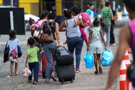 Caminhos da Reportagem mostra situação de imigrantes no país