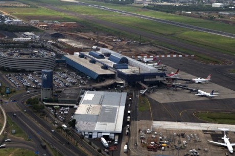 Aeroporto de Porto Alegre anuncia conclusão de obra na pista e retomada de voos internacionais