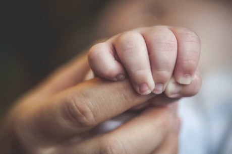 Morre bebê resgatada com vida uma hora após barco virar em SC