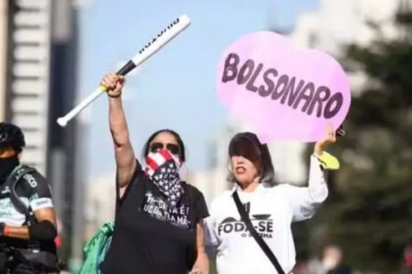 Mulher presa em frente à casa de Lula é filha de militar e recebe pensão