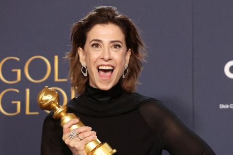 Fernanda Torres leva Globo de Ouro por atuação em Ainda Estou Aqui