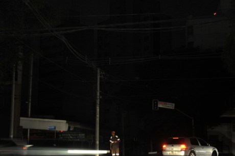 52 mil seguem sem luz em SP 12 horas após chuva