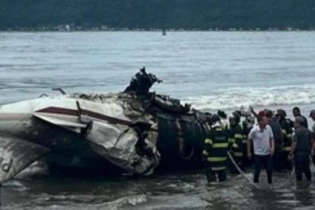 Avião de pequeno porte cai em Ubatuba, no litoral de São Paulo