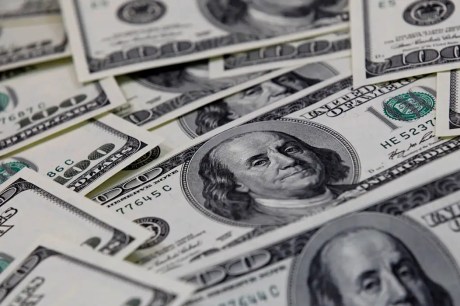 Dólar cai para R$ 6,04 e fecha no menor valor em quase um mês