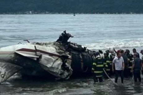 Quatro dias após acidente de avião em Ubatuba, passageira continua em estado grave