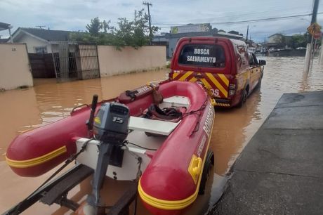 Chuvas deixam 781 desabrigados em Santa Catarina