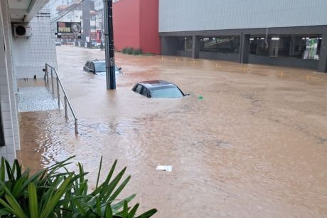 Chuva diminui em Santa Catarina, mas chegada de frente fria preocupa