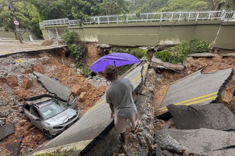 Santa Catarina tem 1.315 pessoas fora de casa após fortes chuvas