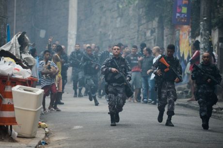 PM do Rio combate crimes no Alemão e no Complexo da Penha