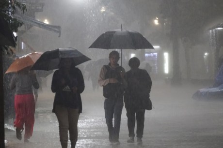 Semana começa com alerta da Defesa Civil para fortes chuvas em São Paulo