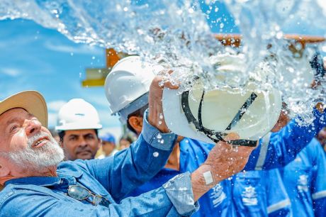 Lula entrega obras de saneamento e abastecimento de água na Bahia