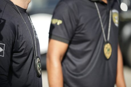 Policiais civis cumprem mandados de prisão contra foragidos na Capital