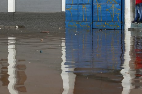 Mulher de 40 anos morre após carro ficar submerso na zona norte de SP