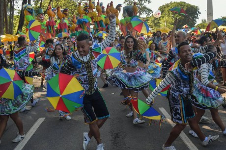 Carnaval deve ser de calor forte e pouca chuva na maior parte do país