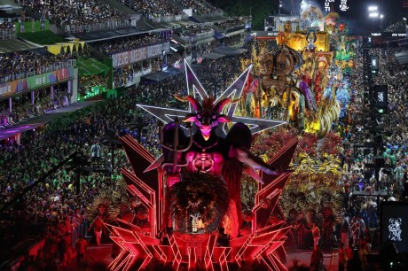 Desfile das Campeãs encerra Carnaval do Rio na Sapucaí