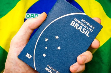 PF pede ao governo para aumentar taxa para emissão de passaporte