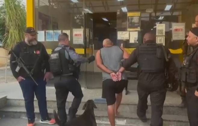 Policiais fazem ação contra roubos de cargas de cigarro no Rio